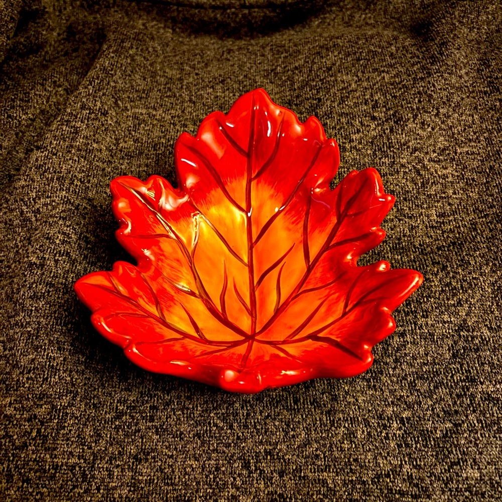 Patel Giftware Autumn Wind Leaf Shaped Candy Dish